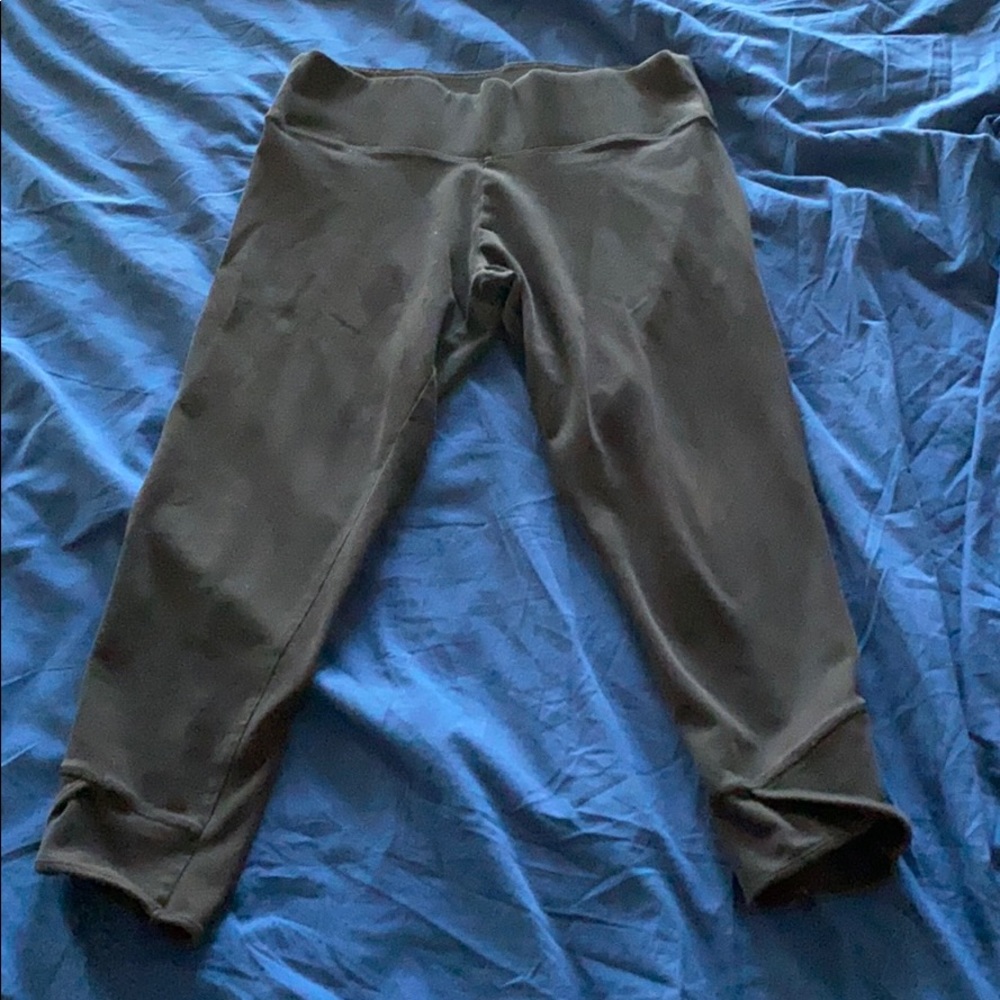 Pink yoga 3/4 length bottoms